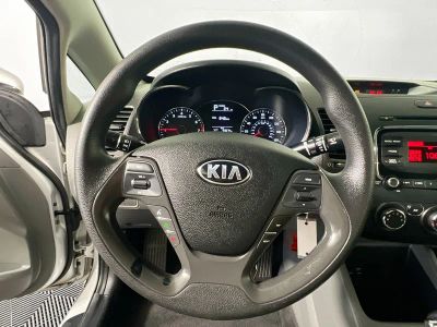 2017 Kia Forte — photo 14 view