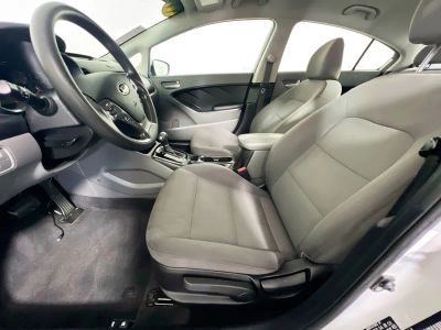 2017 Kia Forte — photo 12 view