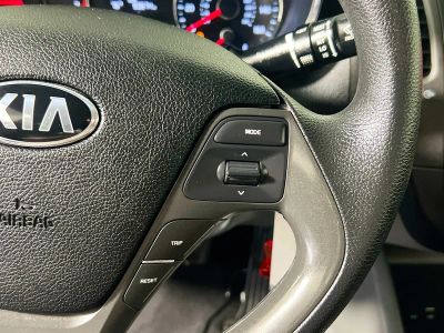 2017 Kia Forte — photo 16 view