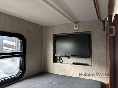 2018 Forest River Legacy SR 340 - Photo 15