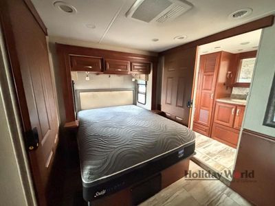 2018 Forest River Legacy SR 340 - Photo 16