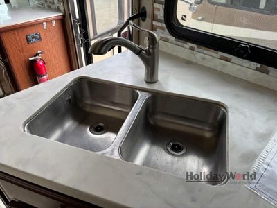 2018 Forest River Legacy SR 340 - Photo 21
