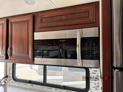 2018 Forest River Legacy SR 340 - Photo 19