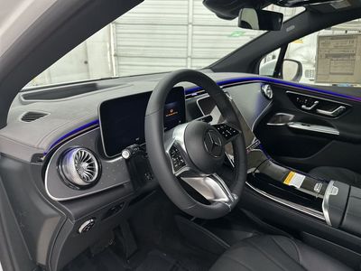 2026 Mercedes-Benz EQE - Photo 9