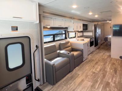 2025 Thor Motor Coach HURRICANE - Photo 6