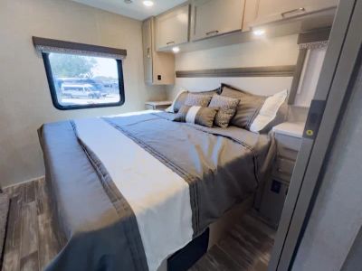 2025 Thor Motor Coach HURRICANE - Photo 19