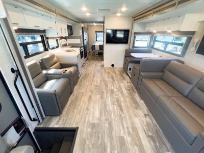 2025 Thor Motor Coach HURRICANE - Photo 5