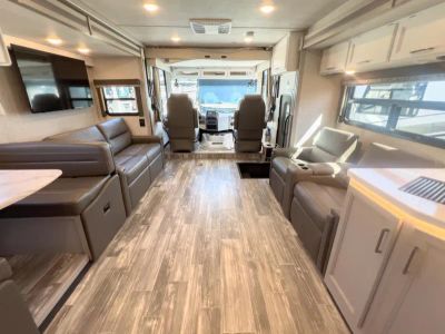 2025 Thor Motor Coach HURRICANE - Photo 3