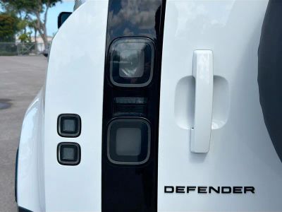 2026 Land Rover Defender 110 — photo 10 view