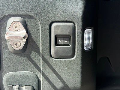 2026 Land Rover Defender 110 — photo 44 view