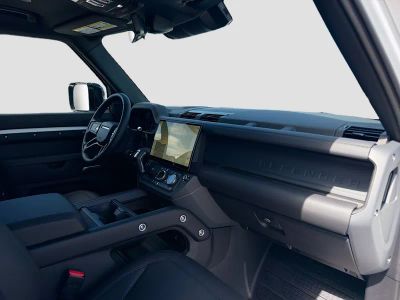 2026 Land Rover Defender 110 — photo 14 view