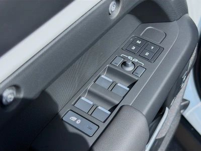 2026 Land Rover Defender 110 — photo 23 view