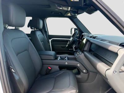 2026 Land Rover Defender 110 — photo 15 view