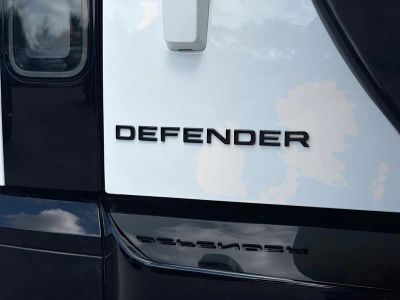 2026 Land Rover Defender 110 — photo 11 view