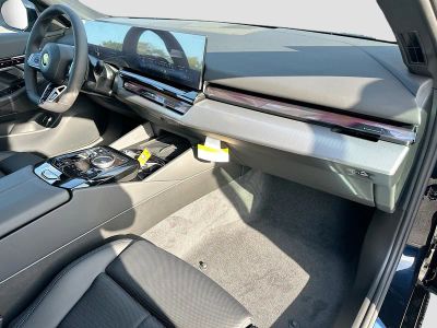 2027 BMW 5 Series — photo 24 view
