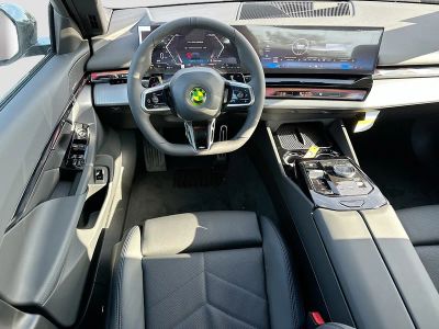 2027 BMW 5 Series — photo 17 view