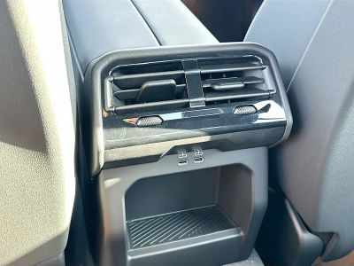 2027 BMW 5 Series — photo 20 view