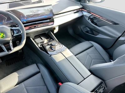 2027 BMW 5 Series — photo 18 view