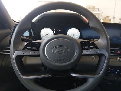 2024 Hyundai Elantra — photo 12 view