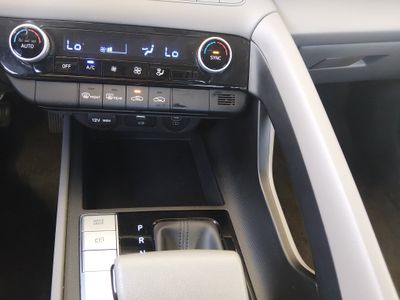 2024 Hyundai Elantra — photo 18 view