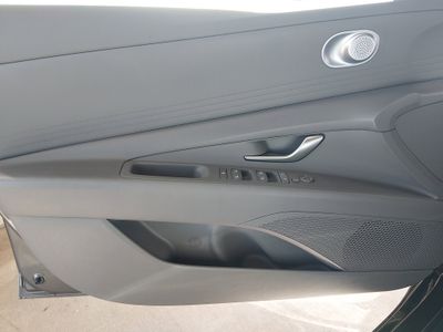2024 Hyundai Elantra — photo 19 view