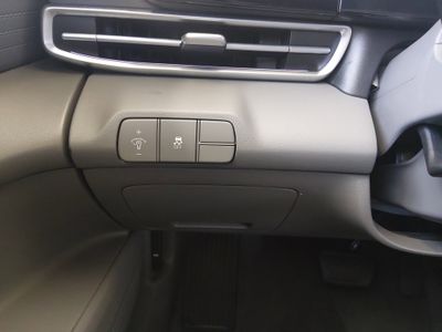 2024 Hyundai Elantra — photo 13 view
