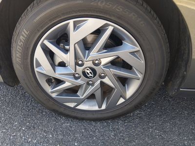 2024 Hyundai Elantra — photo 10 view