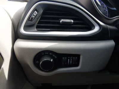 2023 Chrysler Voyager — photo 13 view