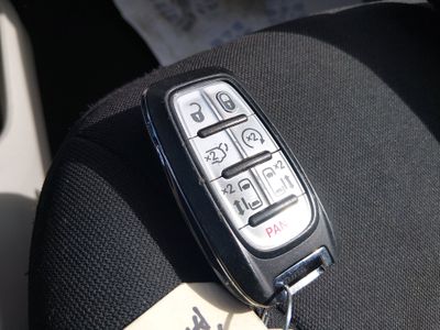 2023 Chrysler Voyager — photo 15 view