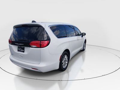 2023 Chrysler Voyager — photo 7 view