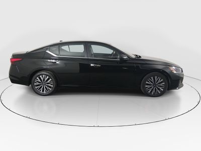 2024 Nissan Altima — photo 8 view