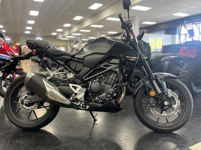 2025 Honda CB300R - Photo 3