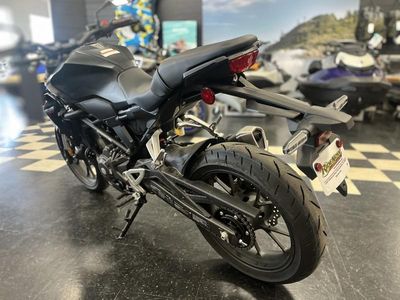 2025 Honda CB300R - Photo 2