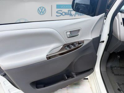 2020 Toyota Sienna — photo 16 view