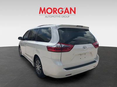 2020 Toyota Sienna — detail view