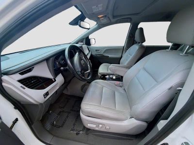 2020 Toyota Sienna — photo 18 view