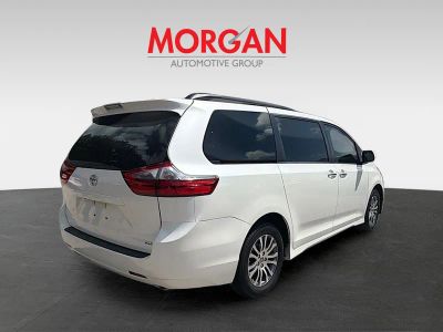 2020 Toyota Sienna — photo 7 view