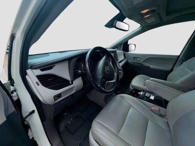 2020 Toyota Sienna — photo 9 view