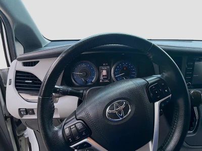 2020 Toyota Sienna — photo 11 view
