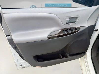2020 Toyota Sienna — photo 19 view