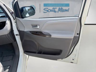 2020 Toyota Sienna — photo 32 view
