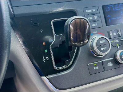 2020 Toyota Sienna — photo 15 view
