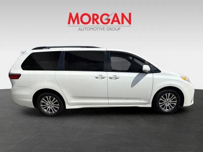 2020 Toyota Sienna — photo 8 view