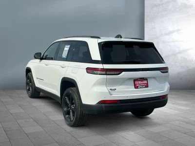 2023 Jeep Grand Cherokee - Photo 4