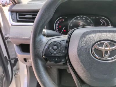 2023 Toyota RAV4 — photo 17 view