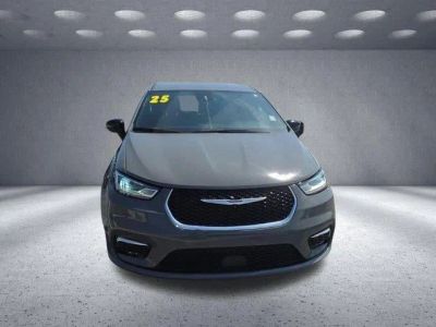 2025 Chrysler Pacifica — side profile view