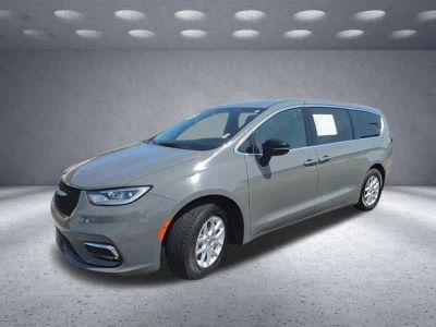 2025 Chrysler Pacifica — rear three-quarter view