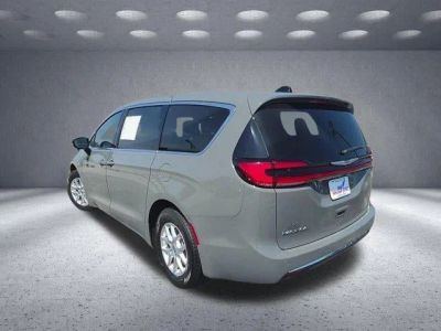 2025 Chrysler Pacifica — detail view