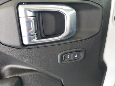 2026 Jeep Wrangler — photo 14 view