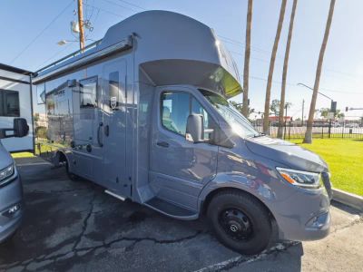 2027 Grand Design LINEAGE SERIES M — photo 17 view